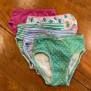 Mini Boden girls underwear underpants Disney Haynes six 6